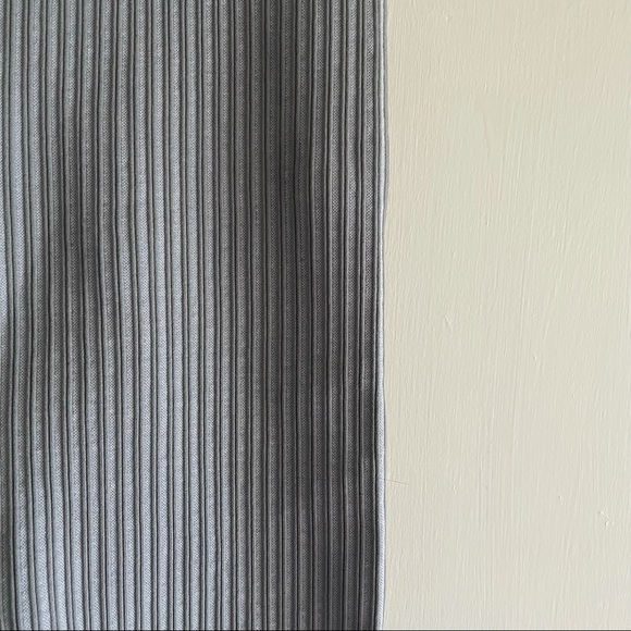 High-Waisted Seamless Rib Legging - Picture 5 of 7